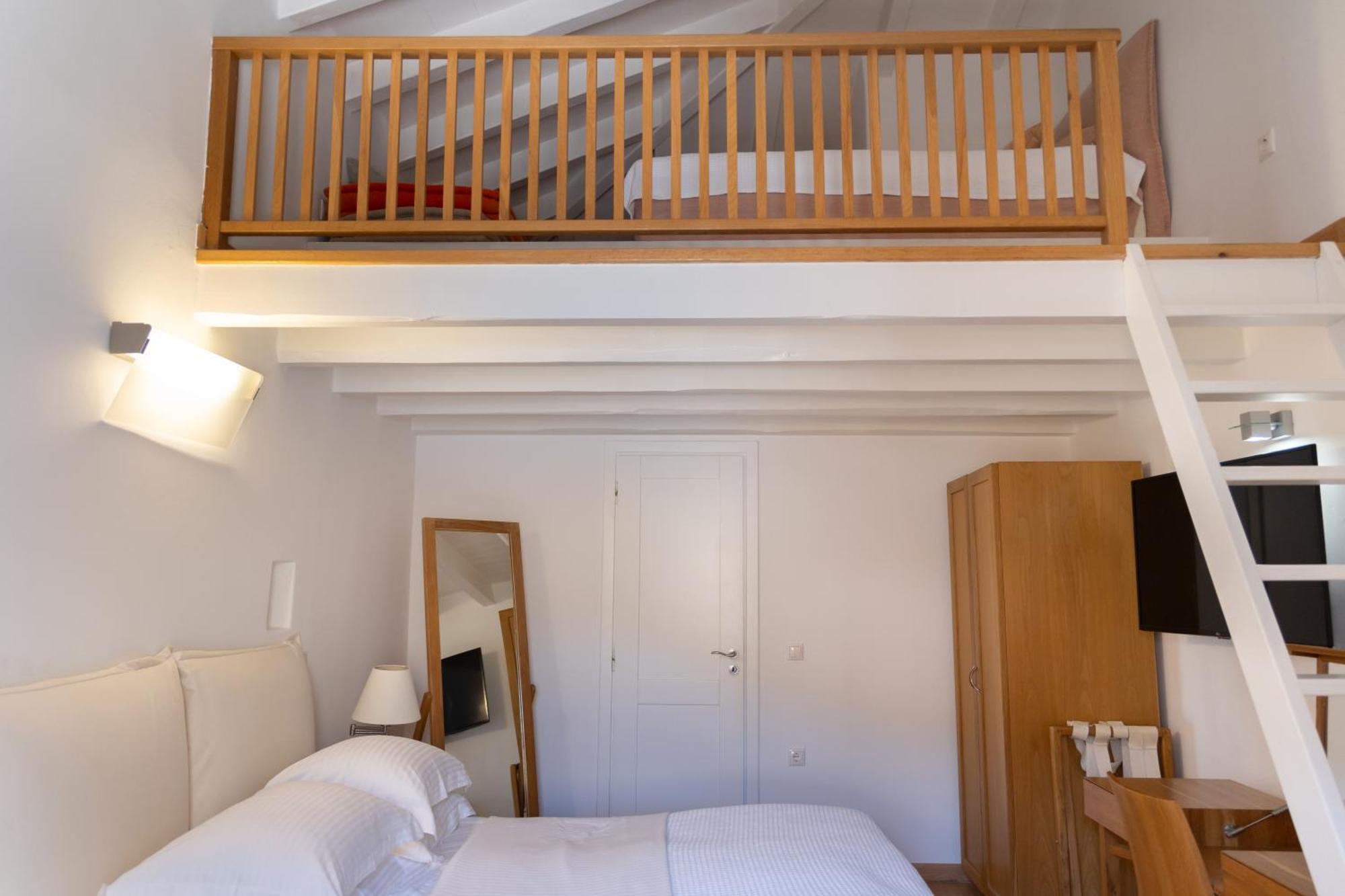Hotel Pirgos Mavromichali Liménion Esterno foto